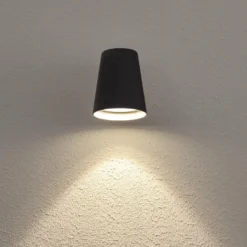 Väggarmatur